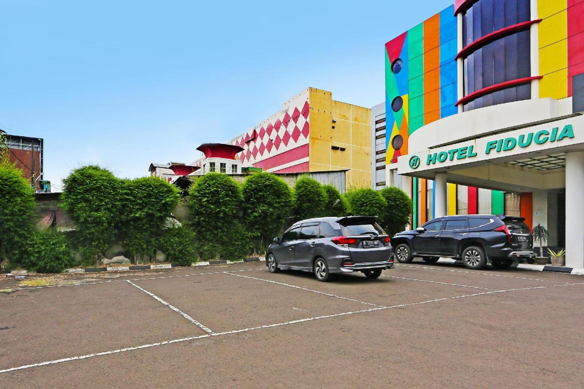 Super Oyo Townhouse Oak Hotel Fiducia Серпонг Экстерьер фото