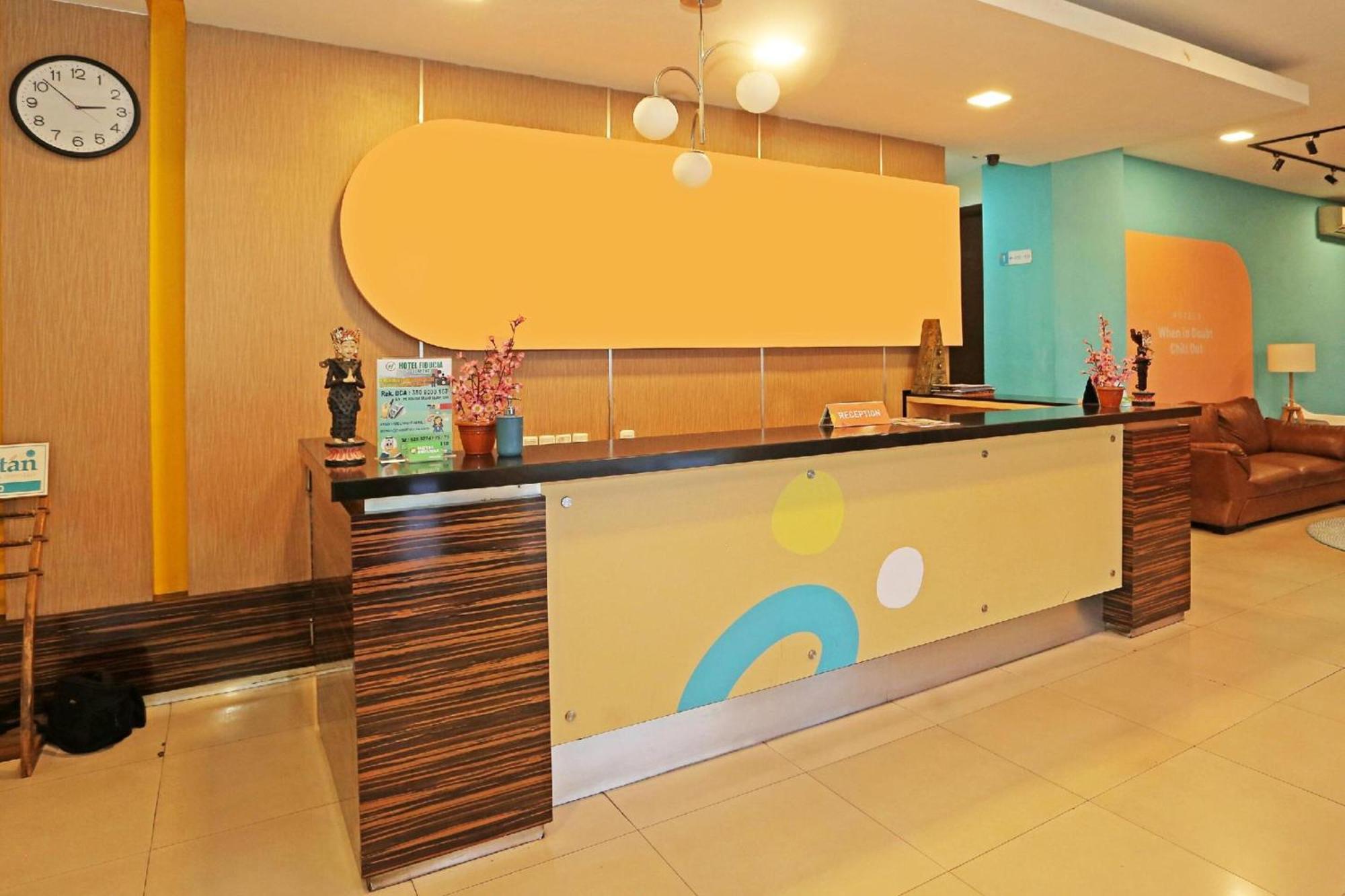 Super Oyo Townhouse Oak Hotel Fiducia Серпонг Экстерьер фото